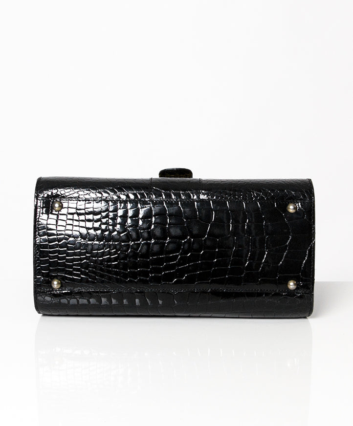 Delvaux Brillant Black Croco Brillant MM. Safe and secure online shopping. Koop authentieke tweedehands Prada tassen bij LabelLOV webwinkel. Veilig online winkelen.