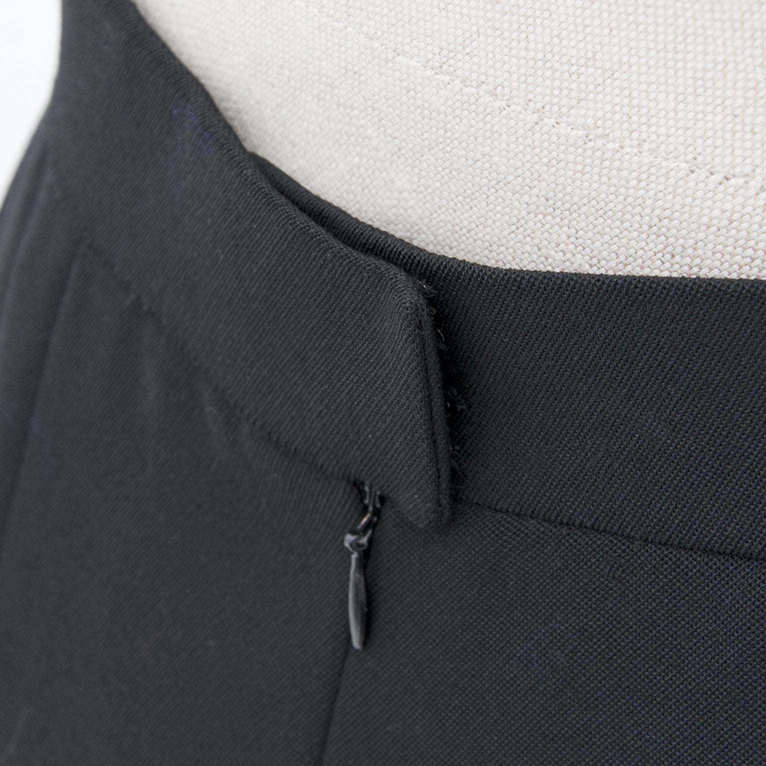 Vintage Chanel Black Wool Maxi Pencil Skirt & Blazer Suit. Buy authentic secondhand Chanel clothing at the right price at LabelLOV vintage webshop. Safe and secure online shopping. Koop authentieke tweedehands Chanel kleding bij LabelLOV.
