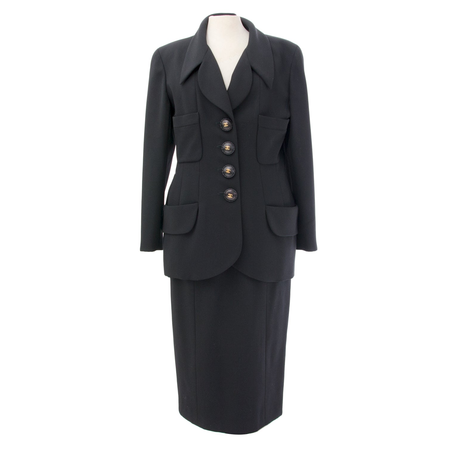 Authentieke tweedehands Chanel zwarte blazer en lange rok tailleur