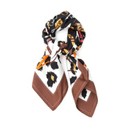 koop veilig online hermes bij e-shop labellov deze hermes carré scarf in silk monsieur et madame