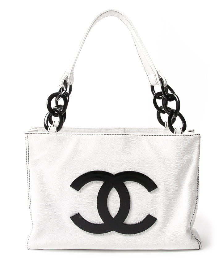 Vintage Chanel White Caviar Tote.Buy online or in the Labellov Boutique Antwerp, Belgium. Labellov is een tweedehands winkel in Antwerpen, België. Seconde main et occasion vintage boutique a Anvers, Belgique.