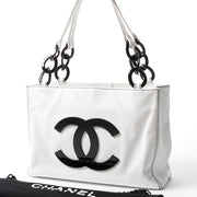 Vintage Chanel White Caviar Tote.Buy online or in the Labellov Boutique Antwerp, Belgium. Labellov is een tweedehands winkel in Antwerpen, België. Seconde main et occasion vintage boutique a Anvers, Belgique.