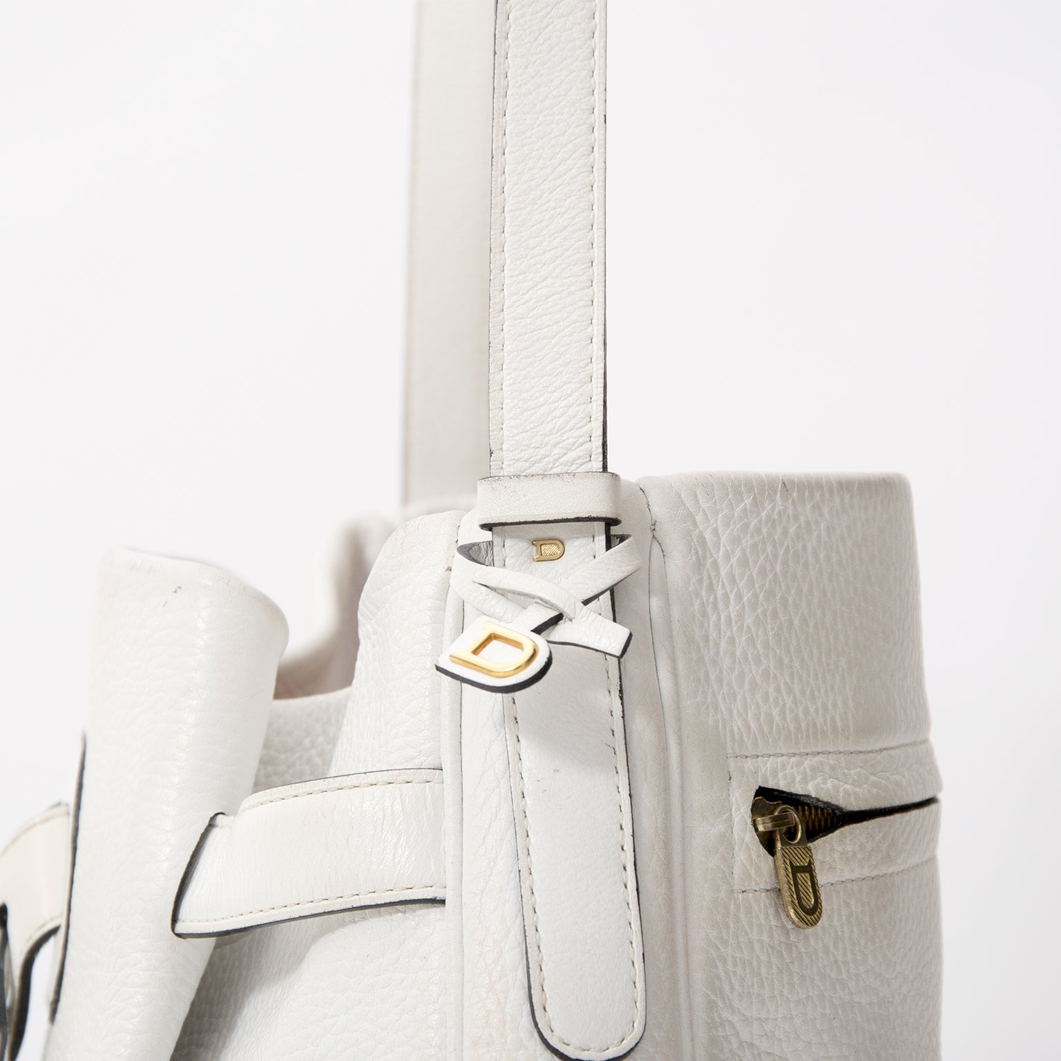 Delvaux White Hobo Bag tweedehands authentiek veilig online shoppen winkelen mode stijl LabelLOV Antwerpen België designer ontwerper luxe luxemerken