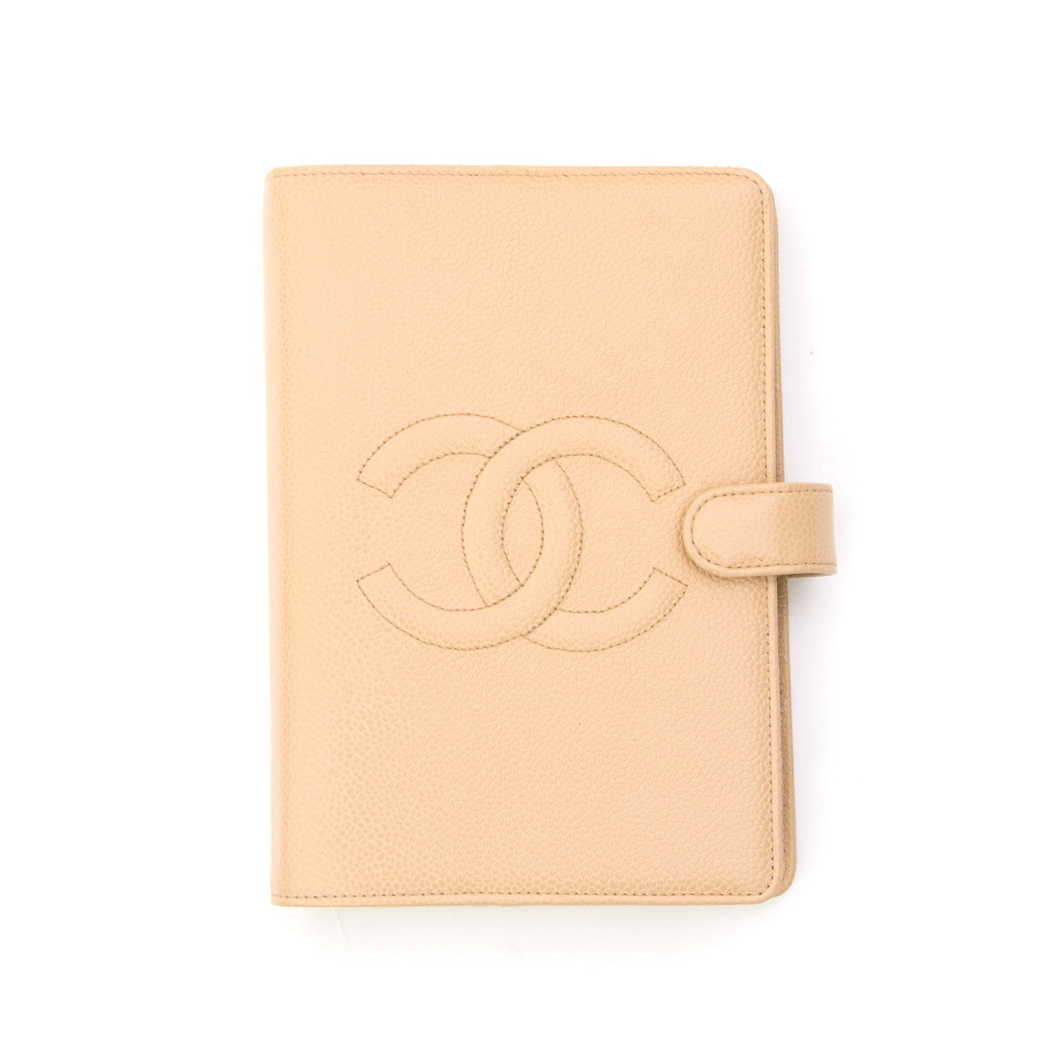 Secondhand Chanel Pebbled Beige Claire Agenda. Labellov offers a wide selection of new and preloved luxury handbag. Visit the platform for a safe and secure shopping experience, Labellov biedt een ruime selectie aan tweedehands Chanel Belt