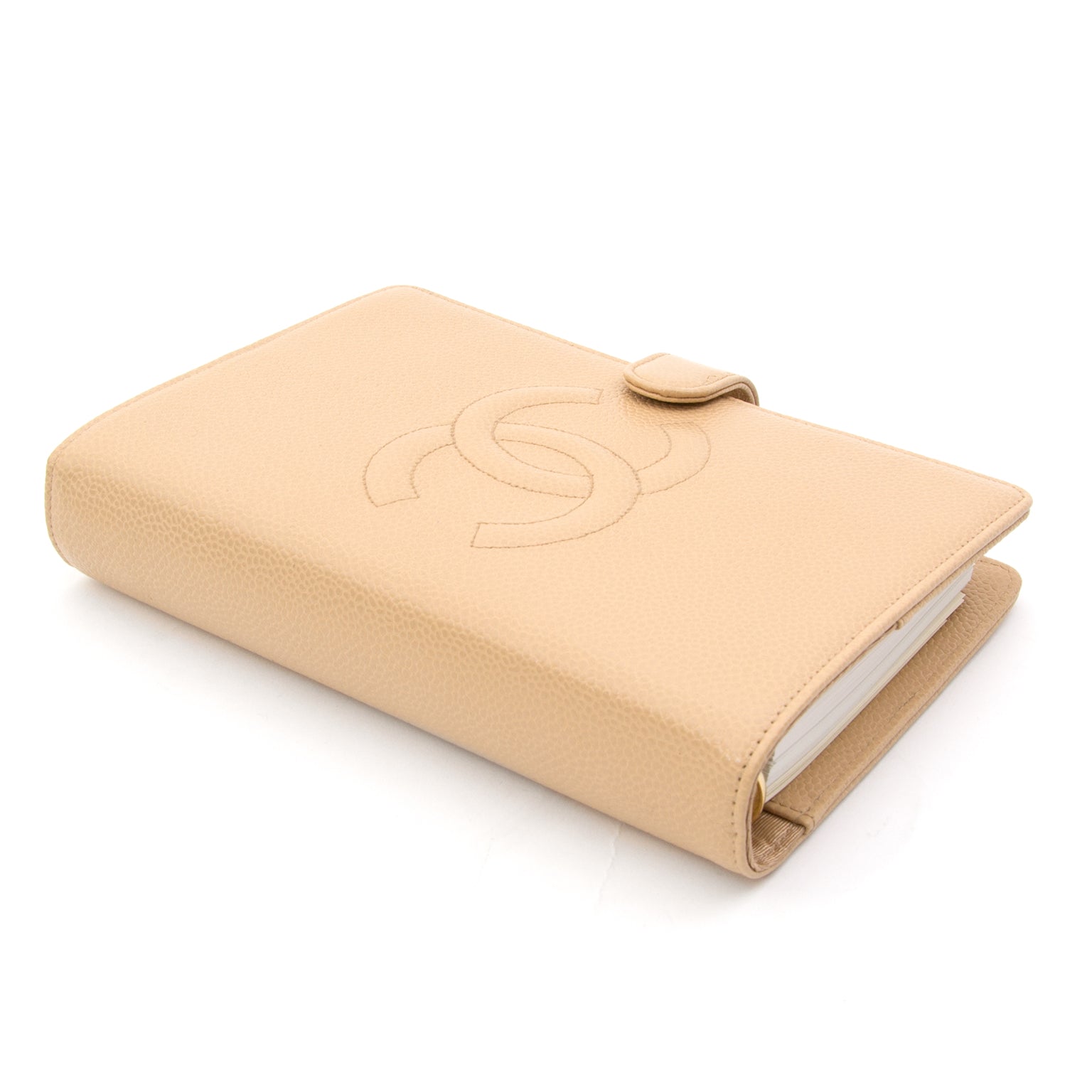 Chanel Pebbled Beige Claire Agenda Labellov offers a wide selection of new and preloved luxury handbag. Visit the platform for a safe and secure shopping experience, Labellov biedt een ruime selectie aan tweedehands Chanel Belt