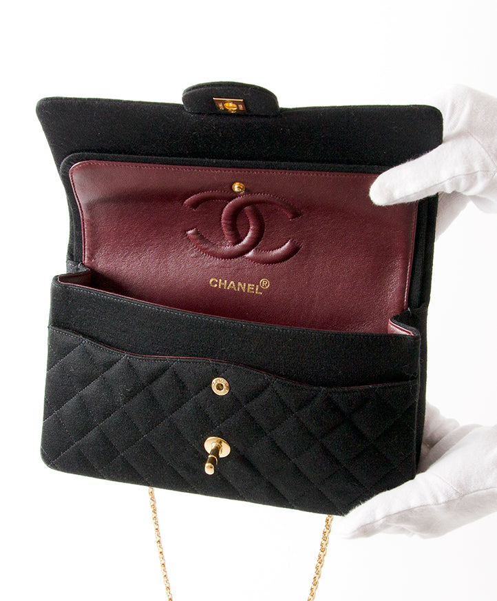 Chanel Medium Classic Flapbag in Fabric tweedehands authentiek veilig online shoppen winkelen mode stijl LabelLOV Antwerpen België designer ontwerper luxe luxemerken