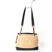 Chanel Woven Raffia Shoulderbag. Authentieke luxe merken aan de juiste prijs. LabelLOV