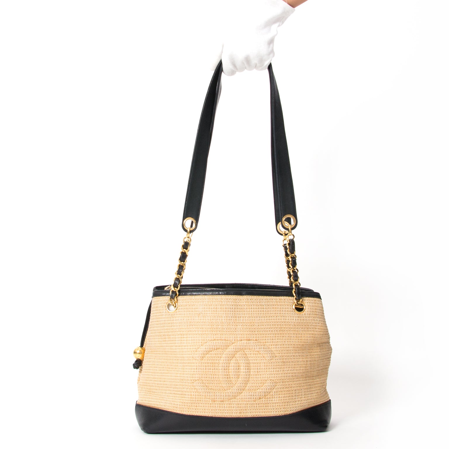 Chanel Woven Raffia Shoulderbag. Authentieke luxe merken aan de juiste prijs. LabelLOV