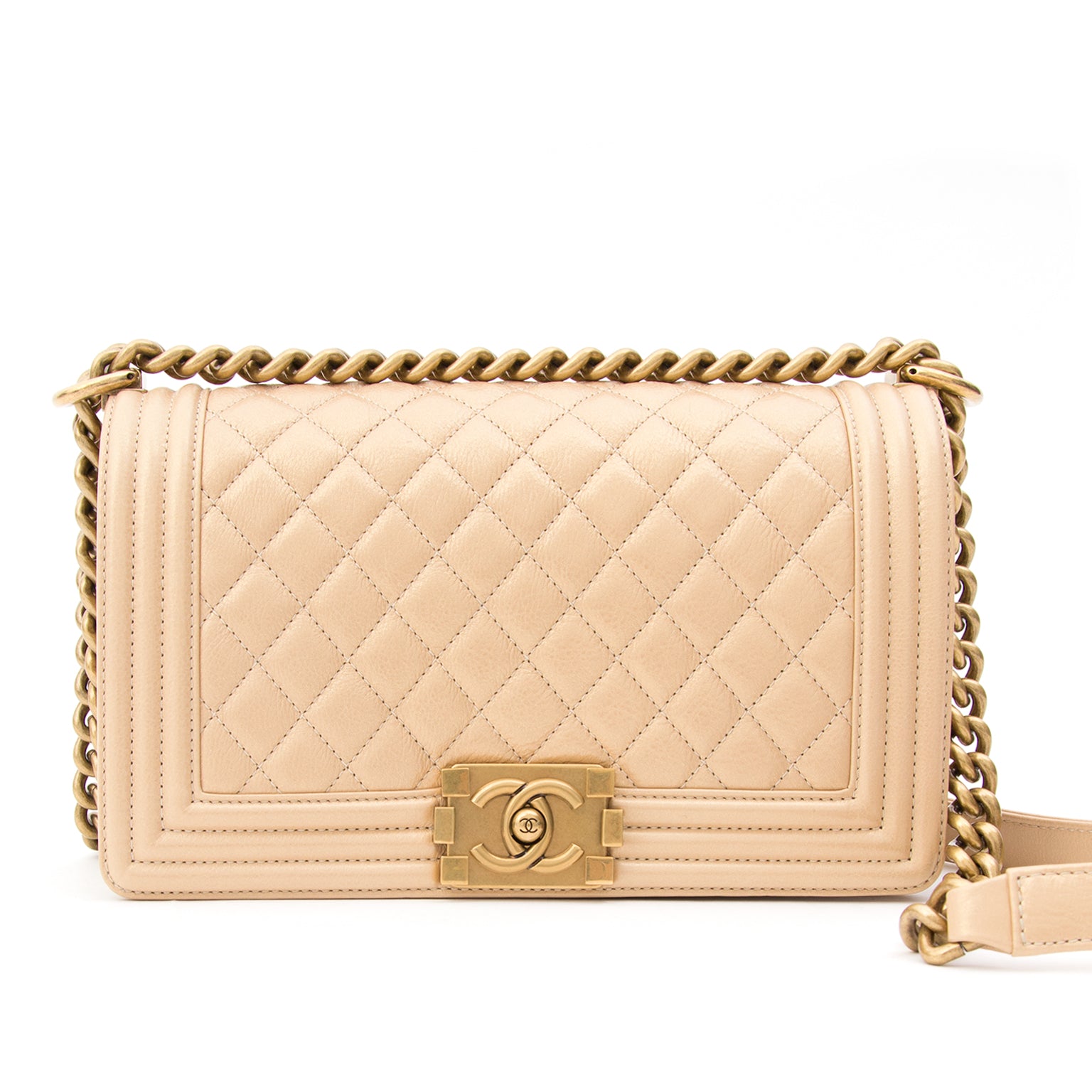 acheter en ligne seconde main sac a main chanel pearl beige calfskin medium boy bag pour le meilleur prix