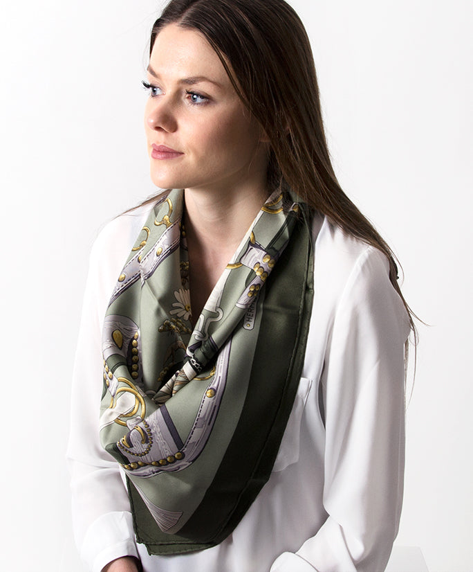 Hermès 'Aux Champs' Silk Carré Scarf tweedehands authentiek veilig online shoppen winkelen webshop Antwerpen België LabelLOV mode stijl merken luxe luxemerken sjaal sjerps