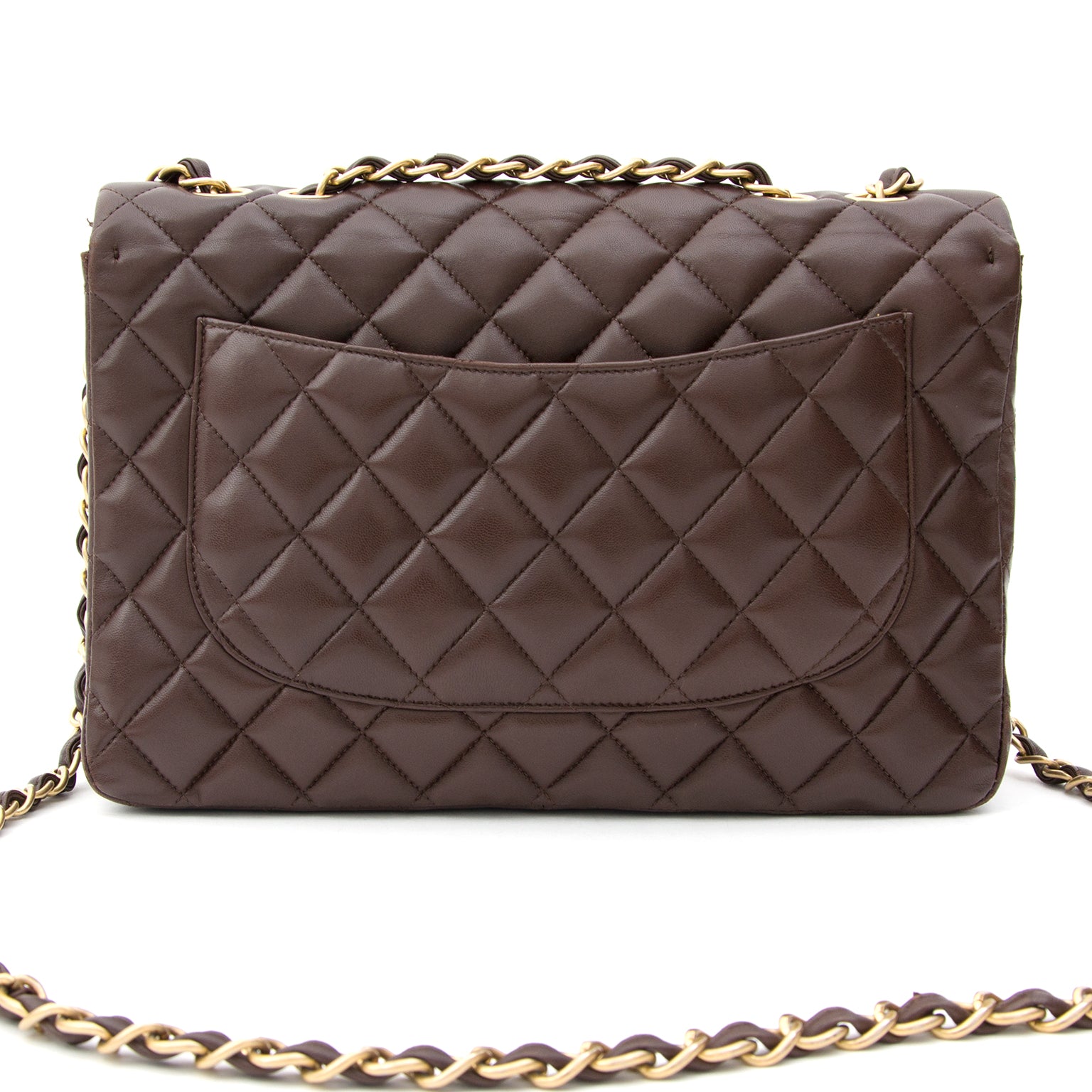 Koop Chanel Navy Jumbo Classic Flap in kaviaar leder aan de beste prijs bij Labellov Antwerpen. De webshop voor tweedehands luxe handtassen aan de beste prijs.