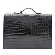 Delvaux Croco aktetas A4 Voor designer merken zoals Louis Vuitton, Hermes, Chanel, Delvaux en anderen bezoek de online platform Labellov. De website biedt een veilige en betrouwbare platform voor het kopen en verkopen van nieuwe en tweedehands l