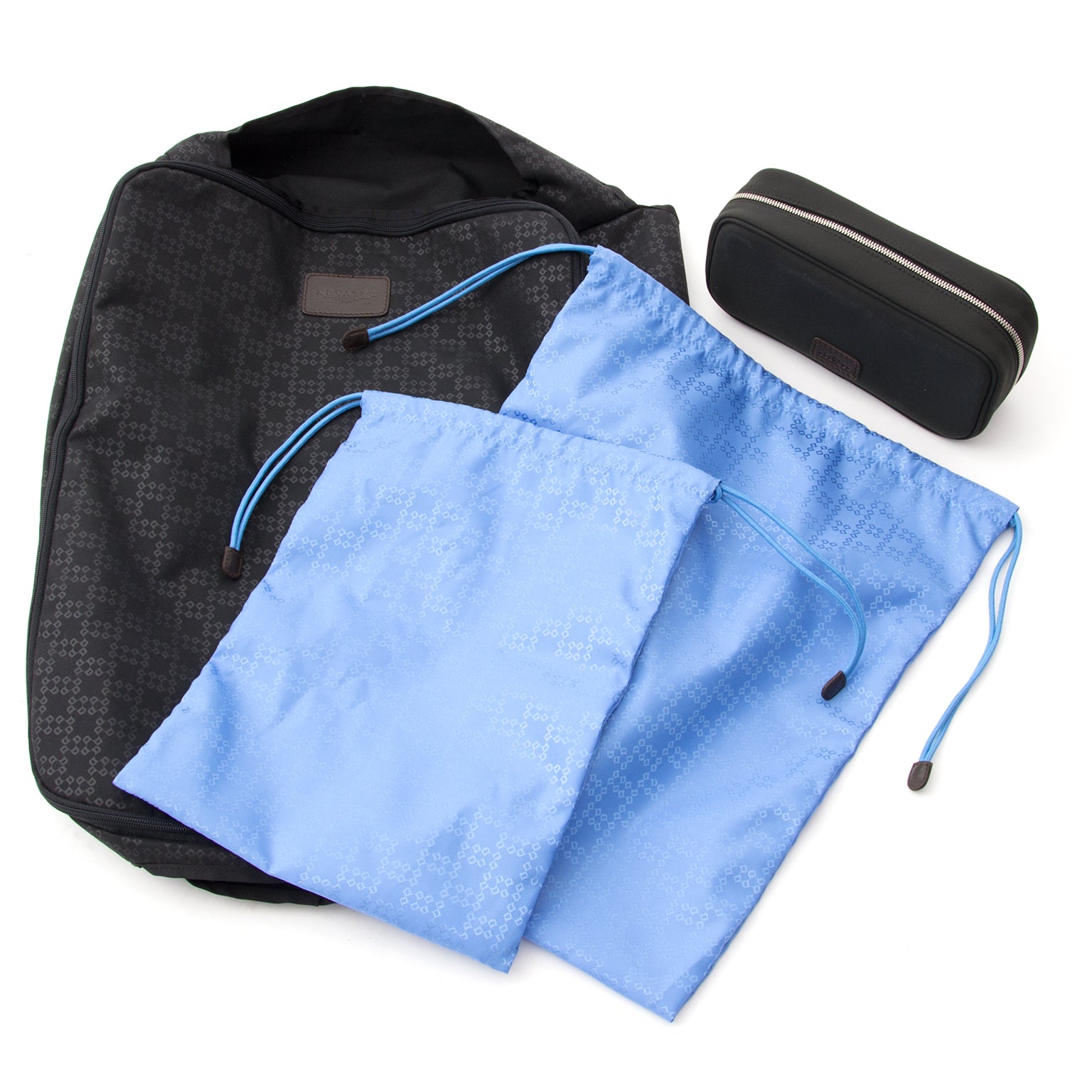 This Delvaux suitcase in black canvas is the perfect refined travel company. The interior of the suitcase is covered with original Delvaux blue design. On the inside you find two extra zipper closures for personal goods and ribbons to hold your clothe