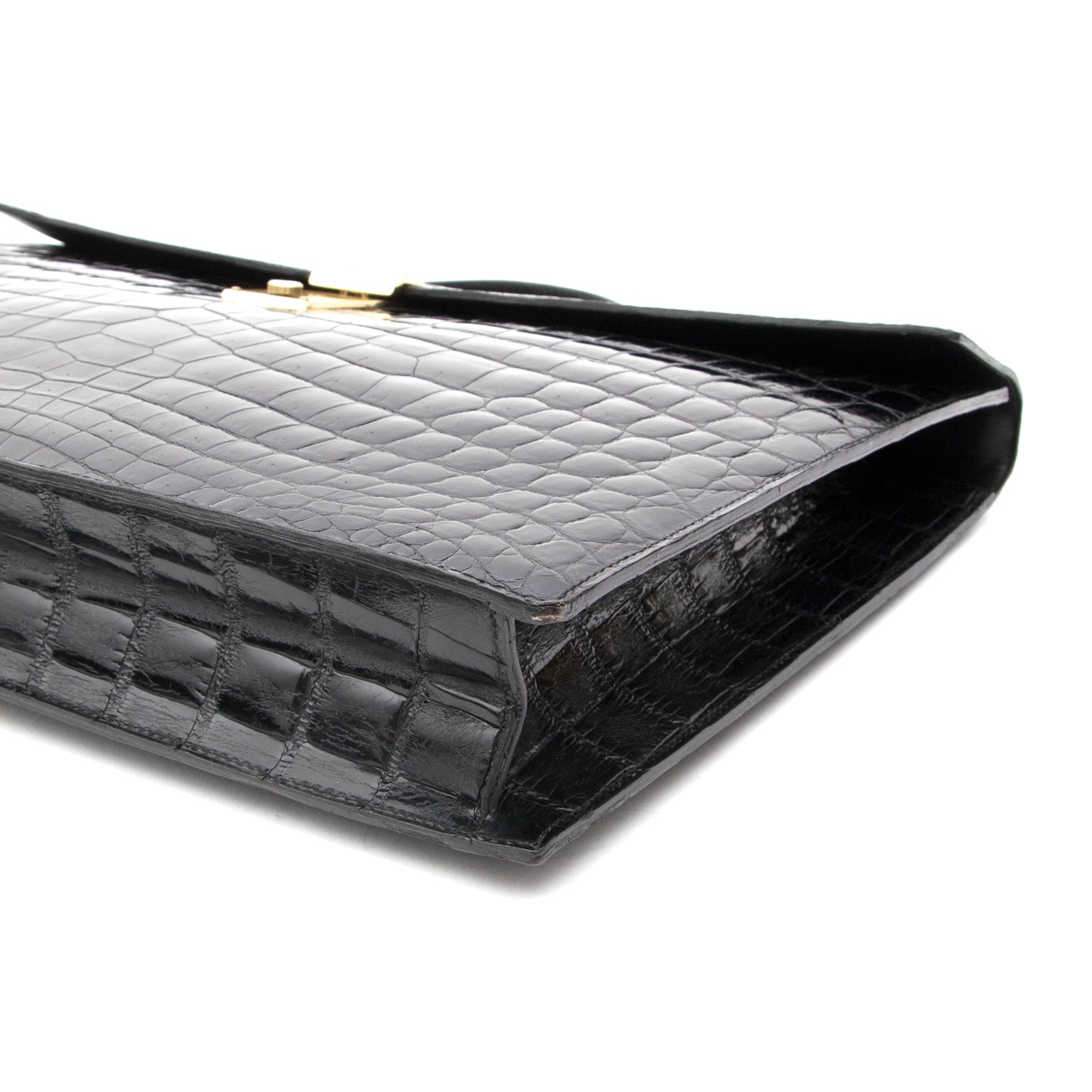Delvaux Croco briefcase Slekely 1992, Labellov offers a wide selection of new and preloved luxury handbag. Visit the platform for a safe and secure shopping experience