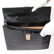Delvaux Croco case Voor meer vintage tweedehands en nieuwe luxe tassen, bezoek Labellov. De online platform biedt een wijde selectie aan authentieke designer merken met de juiste prijs.