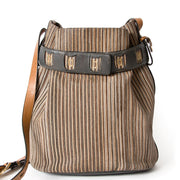 Koop Delvaux 'Toile de Cuir' Tan Bucket Bag aan de beste prijs bij Labellov Antwerpen