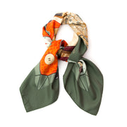 Hermes Carré de soie Tout Cuir. Shop secondhand Hermes Scarves at LabelLOV Antwerp for the right price.