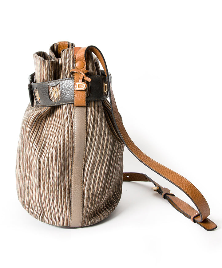 Preloved designer bag Delvaux 'Toile de Cuir' Tan Bucket Bag at the best price on Labellov