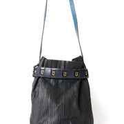 Koop authentieke Delvaux 'Toile de Cuir' Navy Bucket Bag aan de beste prijs bij Labellov Antwerpen