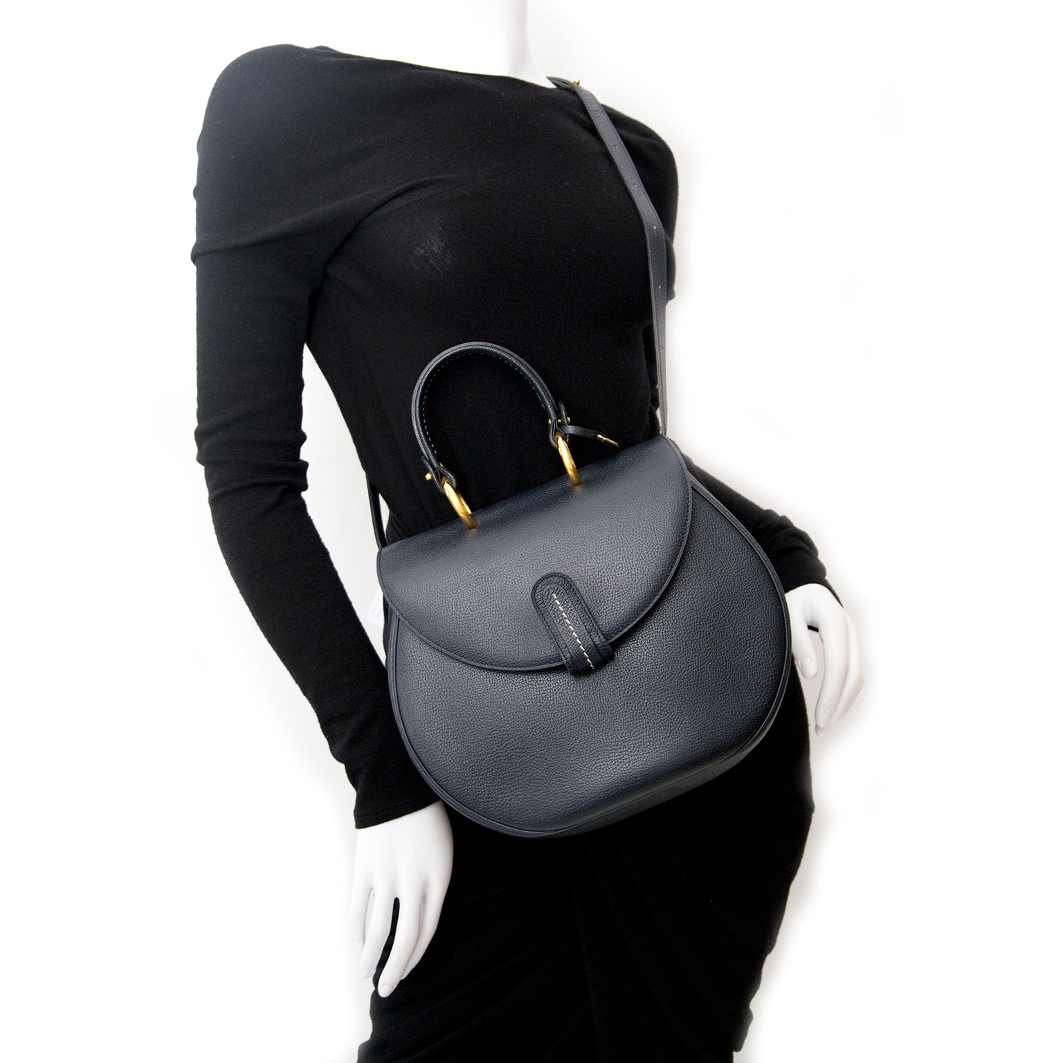 Buy 100% authentic bags with confidence online on Labellov.com secondhand