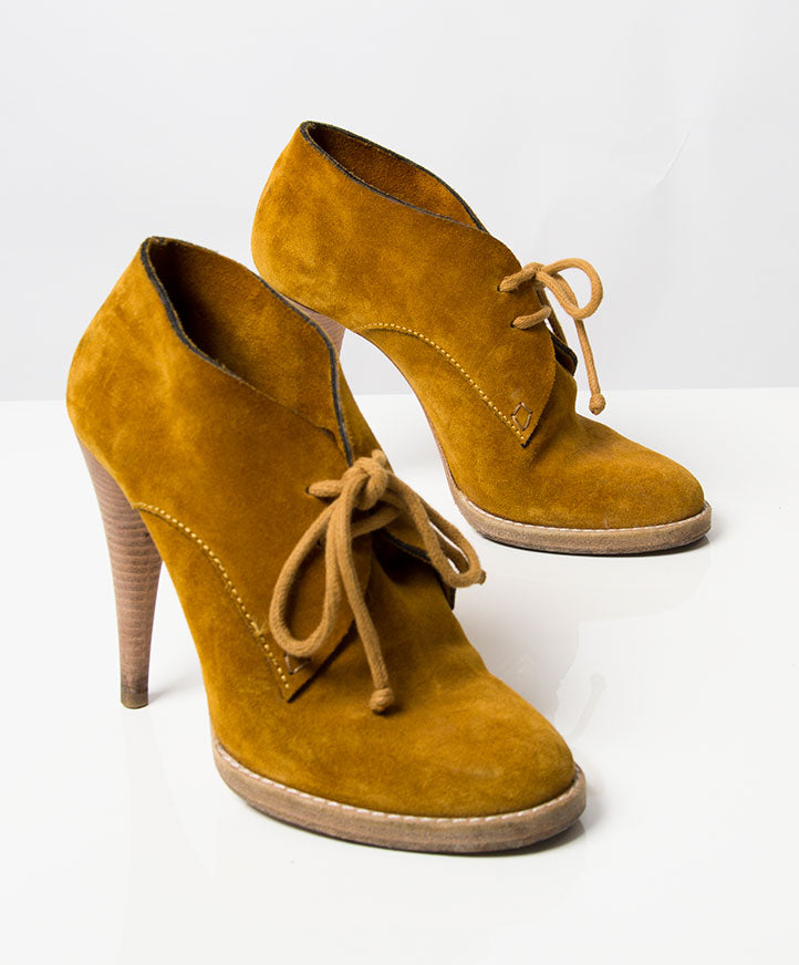 Koop veilig tweedehands Shop authentic second hand vintage designer fashion, bags, accessories by top luxury brands. Labellov is een tweedehands winkel in Antwerpen, België.