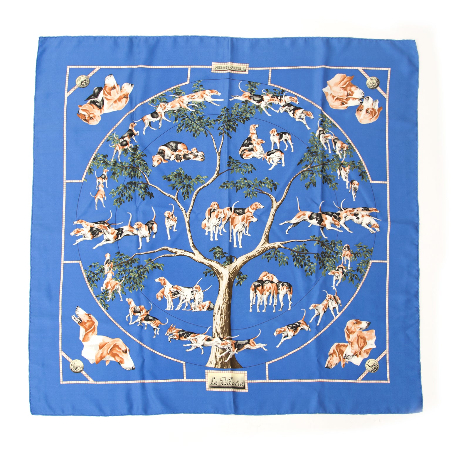 Hermes scarf Le Poitevin. Buy authentic vintage Hermès items at the right price at LabelLOV vintage webshop