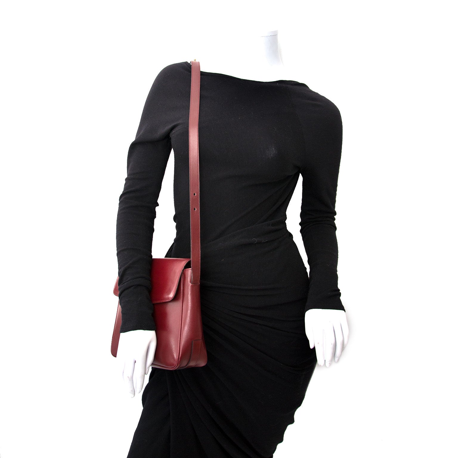 We buy and sell your Delvaux Bordeaux Cross Body Bag for the best price on Labellov