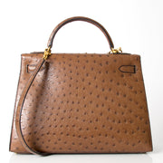 Authentic Hermès Kelly Bag Ostrich GHW With Strap. Safe and secure online shopping. Koop authentieke tweedehands Hermès Constance bij LabelLOV webwinkel.