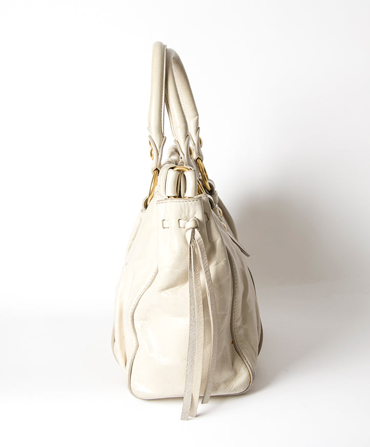 Koop betrouwbaar witte Miu Miu online. Labellov webshop, showroom in Antwerpen