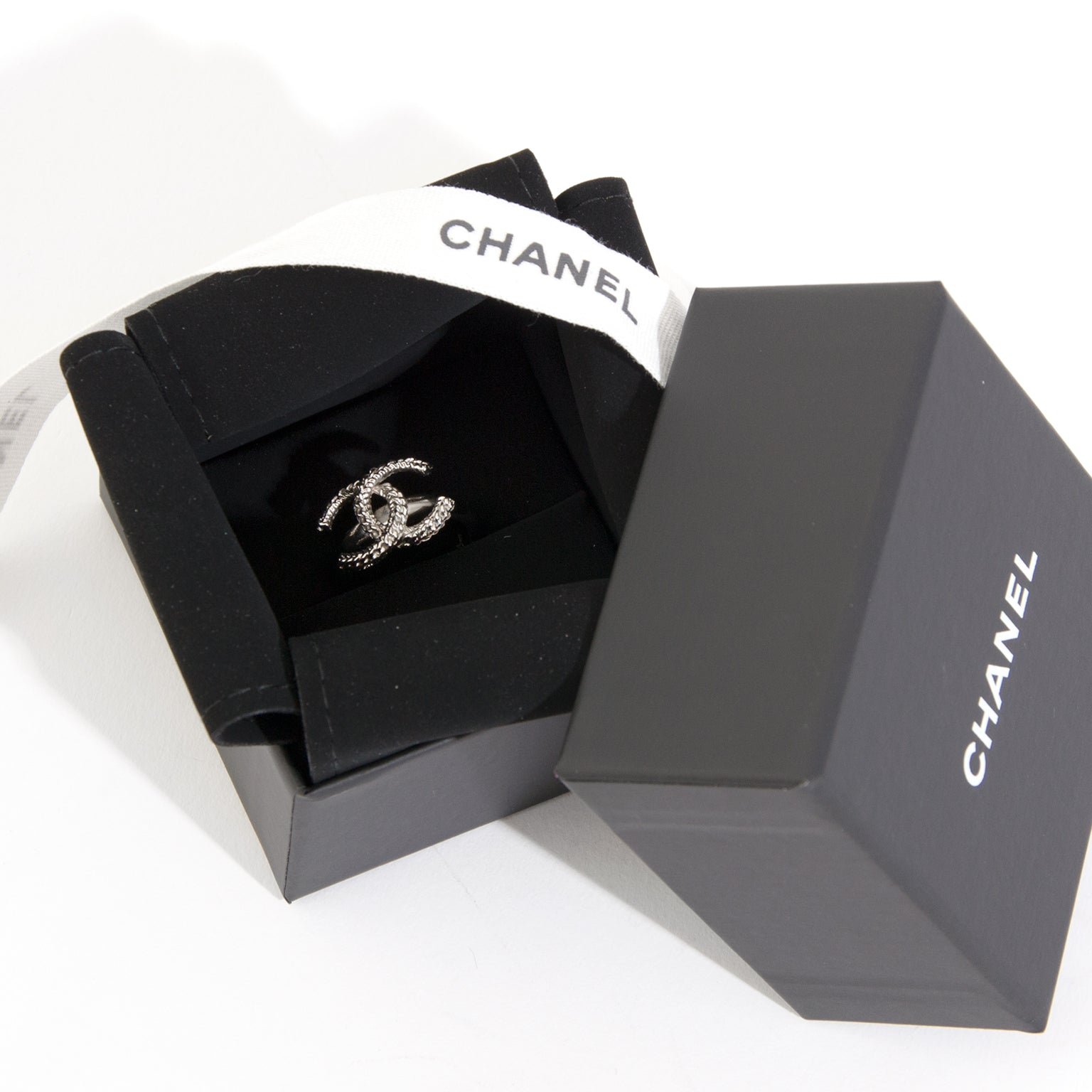 acheter enligne seconde main bague chanel cc pour le meilleur prix site enligne labellov