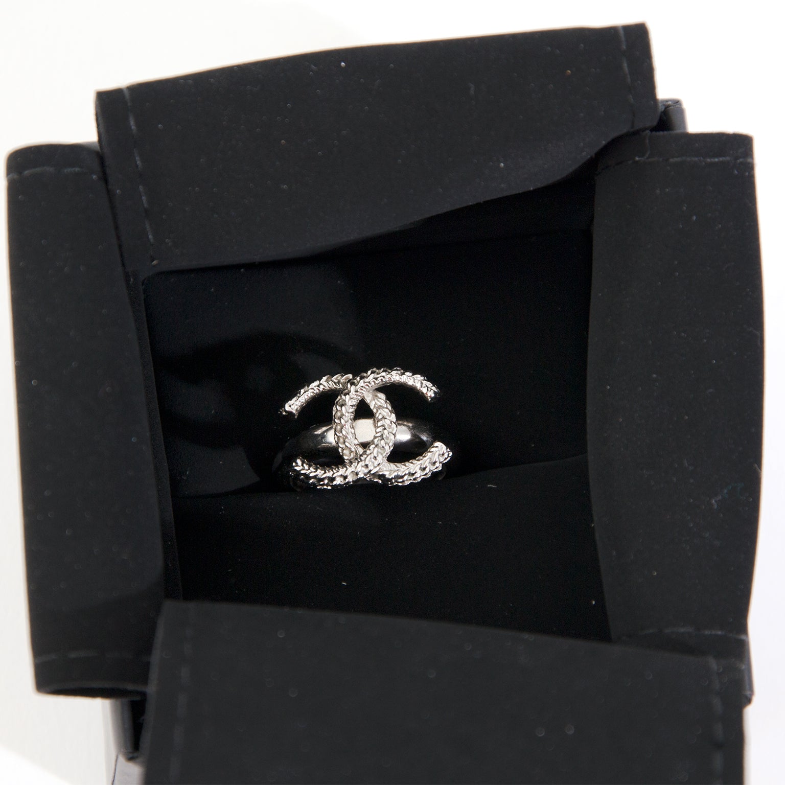 buy safe online secondhand designer vintage chanel cc ring best price webshop labellov