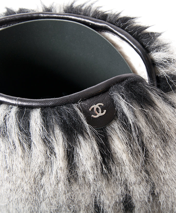 Chanel Grey Faux-fur Yeti Boots tweedehands authentiek veilig online shoppen winkelen mode stijl LabelLOV Antwerpen België designer ontwerper luxe luxemerken