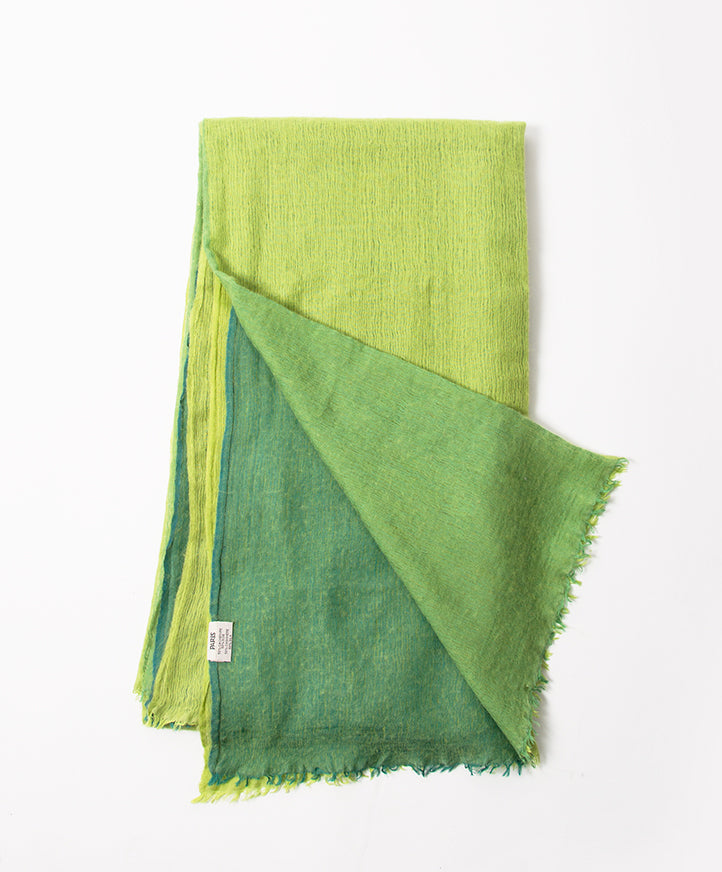Vintage Hermes Cashmere Silk Blend Scarf. Buy authentic secondhand designer bags at the right price at LabelLOV vintage webshop. Safe and secure online shopping. Koop authentieke tweedehands designer tassen bij LabelLOV webwinkel. Veilig online winkel.