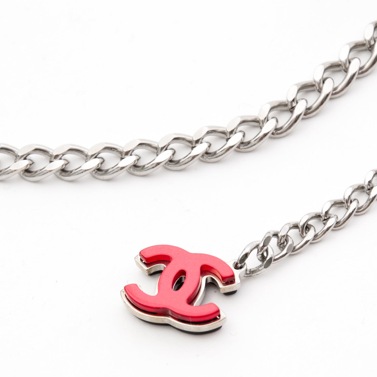 Chanel Silver-tone Chain Belts Plastic Bicolor Logo tweedehands veilig online shoppen webshop Antwerpen België LabelLOV mode designer merken merktassen riem merken luxe luxemerken