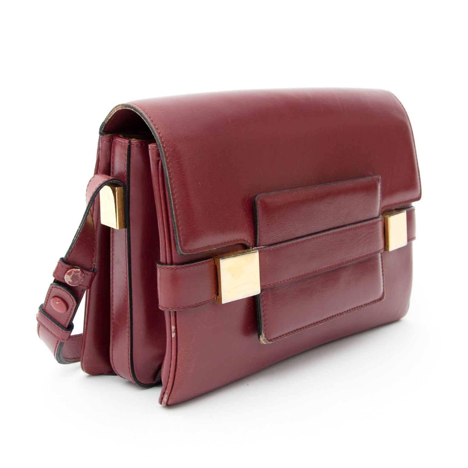 Vintage Delvaux Burgundy Madame Shoulder Bag. Buy authentic secondhand Delvaux bags at the right price at LabelLOV vintage webshop. Safe and secure online shopping. Koop authentieke tweedehands Delvaux tassen met juiste prijs bij LabelLOV.