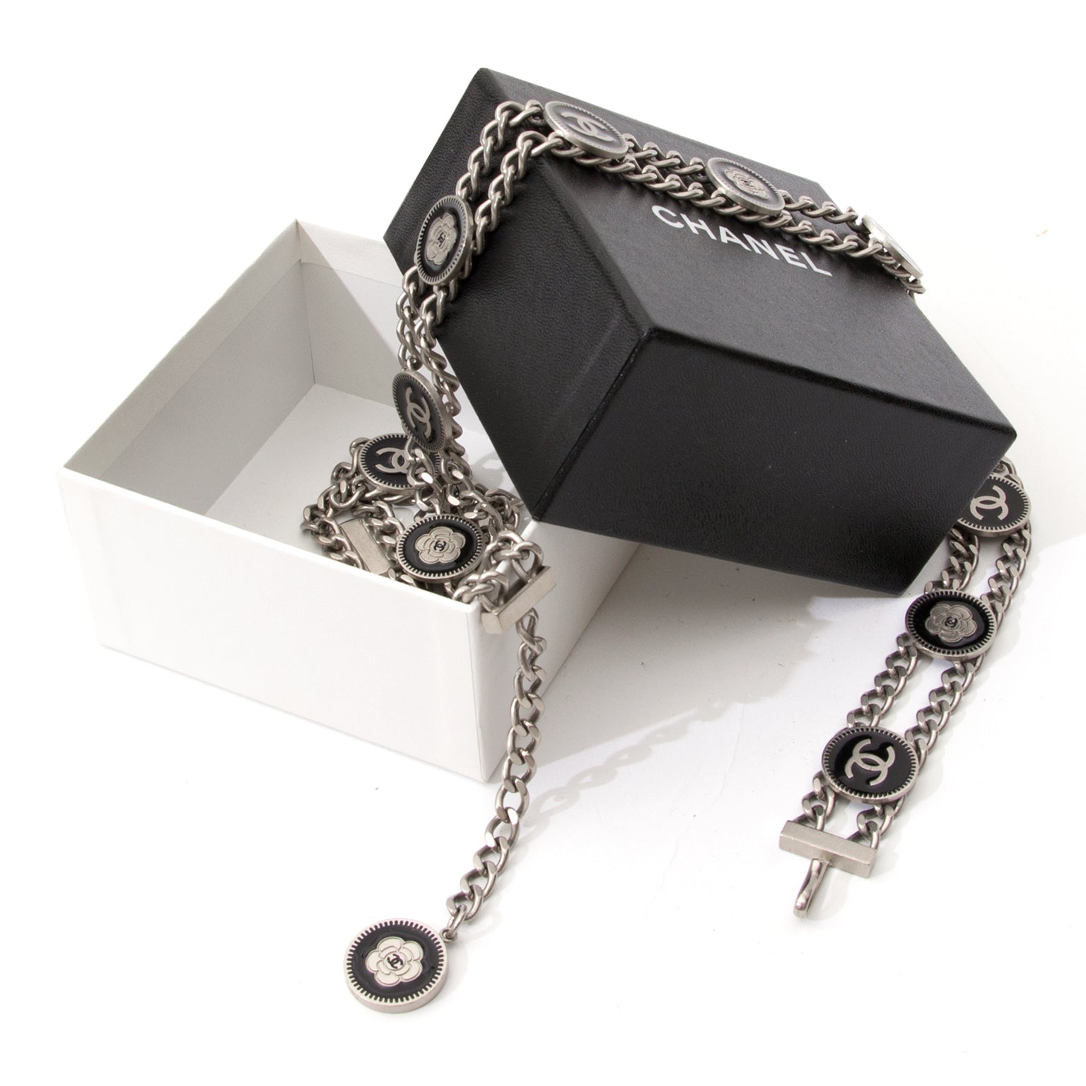 Chanel Aged Silver-tone Enamel Coin Logo Link Belt authentic online safe shopping bags luxury designer high end brands belt Antwerp Belgium Webshop LabelLOV safe online shopping fashion style