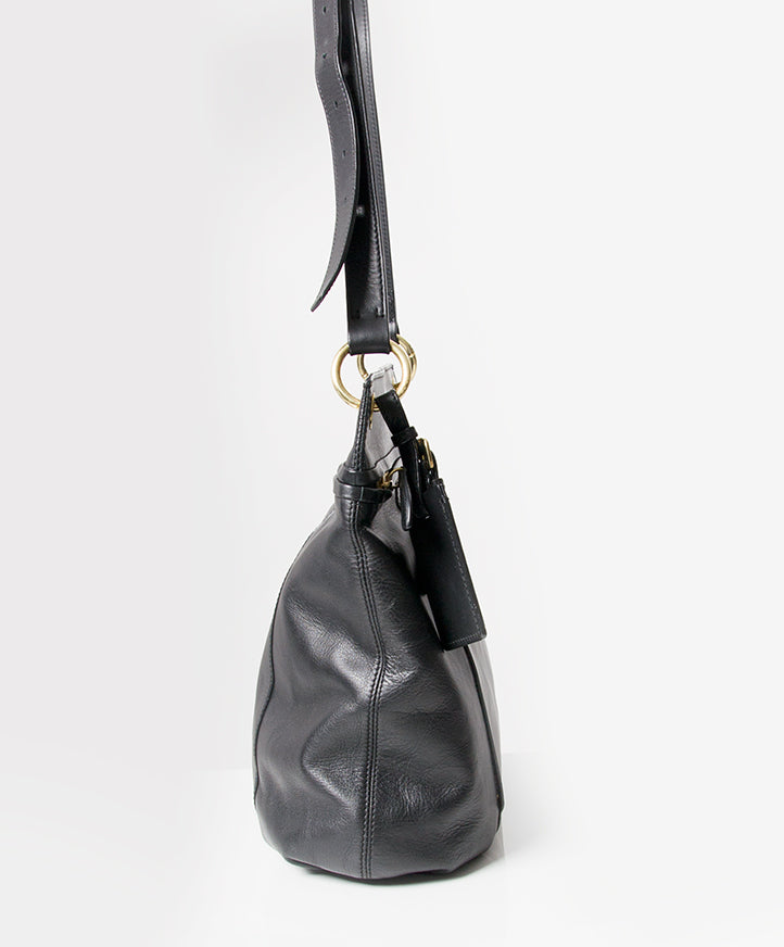 Ralph Lauren Black Cross Body Hobo Bag. Koop authentieke tweedehands schoenen bij LabelLOV webwinkel. Veilig online winkelen.