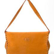 Céline Ochre Suede Studded Saddle Bag authentiek tweedehands veilig online shoppen webshop Antwerpen België LabelLOV mode merken designer ontwerpers luxemerken merken luxetassen tassen