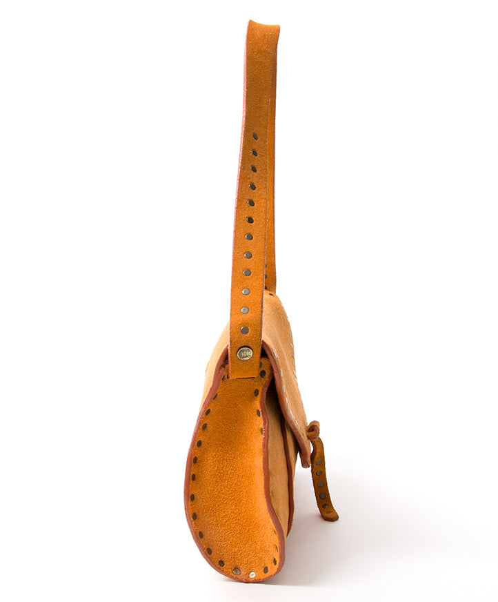 Céline Ochre Suede Studded Saddle Bag authentique seconde main en ligne shopping webshop LabelLOV Anvers Belgique designer marques sacs en vogue mode