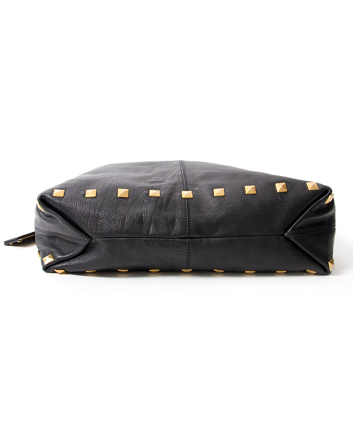 Givenchy Studded Shopper handtas authentiek tweedehands veilig online shoppen winkelen online webshop LabelLOV Antwerpen België mode stijl luxemerken luxe designer ontwerper