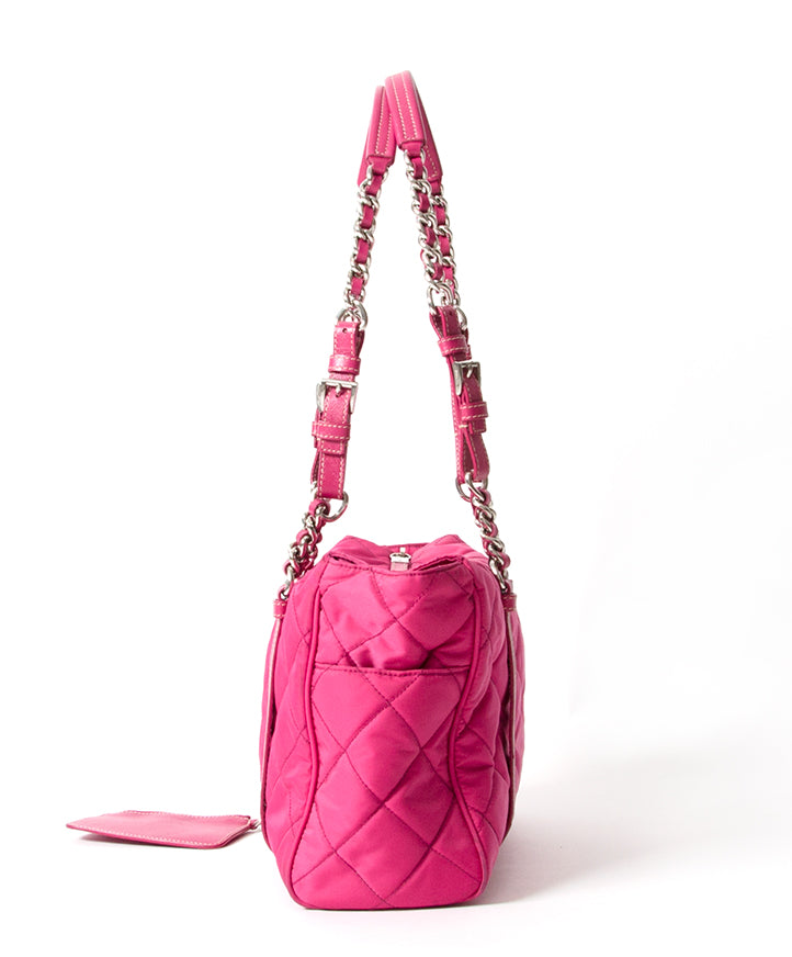 Preowned Prada Quilted Nylon Shoulder Bag Pink. Koop snel en veilig tweedehands Prada bij webshop LabelLov te Antwerpen. Achter enligne seconde main Prada sac a epaule pour le meilleur prix. Shop safe and secure Prada black shoulderbag worldwide.