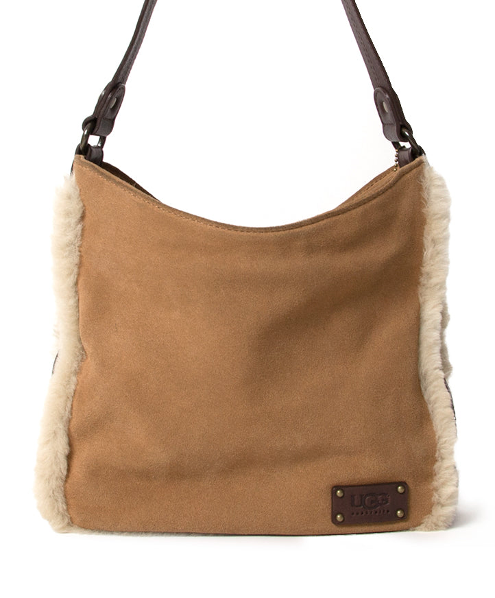 Vintage Ugg Shearling Suede Shoulder Bag. Buy authentic secondhand designer bags at the right price at LabelLOV vintage webshop. Safe and secure online shopping. Koop authentieke tweedehands designer tassen met juiste prijs bij LabelLOV.