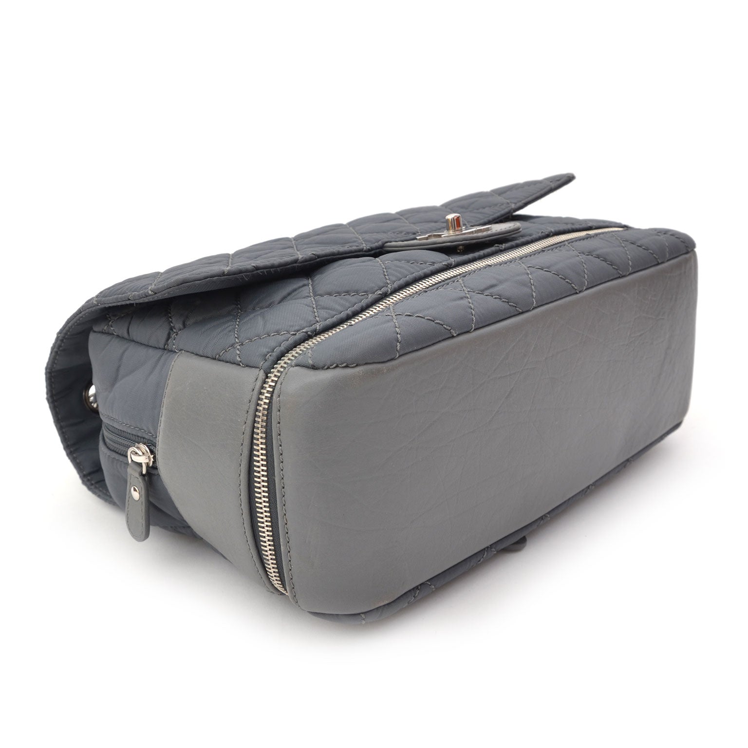 Chanel Nylon Zipper Quilted Flap Bag Grey. Shop secondhand authentic Chanel handbags at LabelLOV vintage webshop.