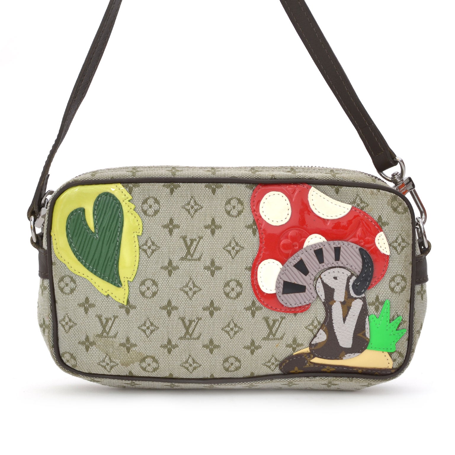 Preowned Louis Vuitton Mini Monogram Conte de Fees Mushroom Pochette Khaki. Sell and resell your designer handbags and more. Worldwide shipping. Acheter en ligne en www.labellov.com
