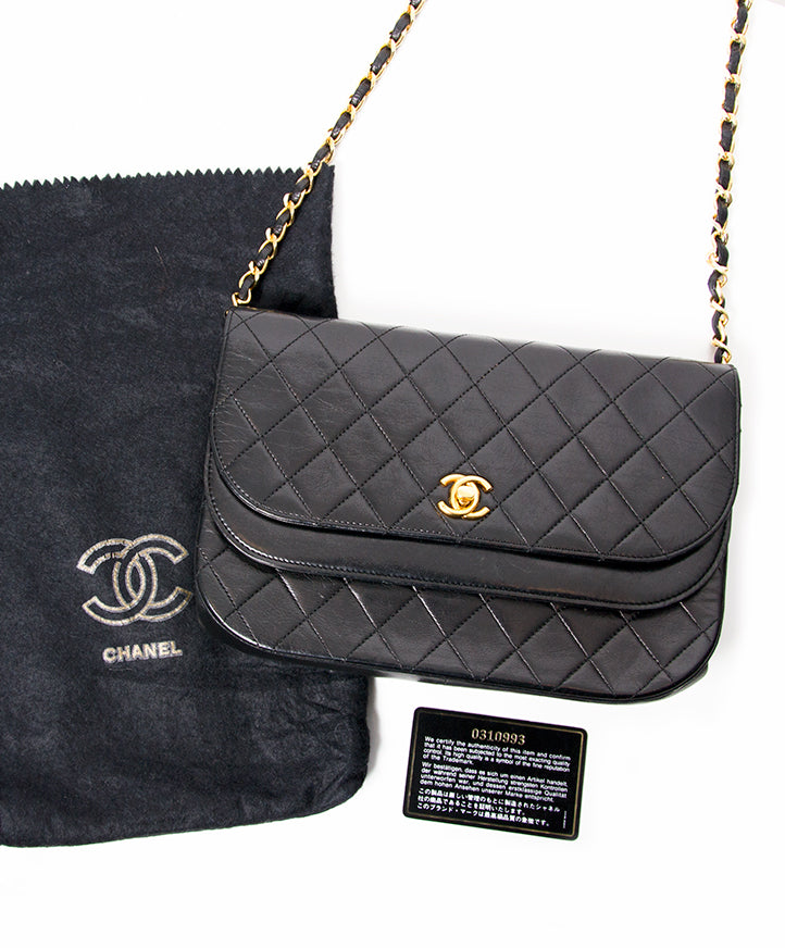 Chanel Black Quilted Flap Bag. Buy authentic secondhand Chanel bags at the right price at LabelLOV vintage webshop. Safe and secure online shopping.