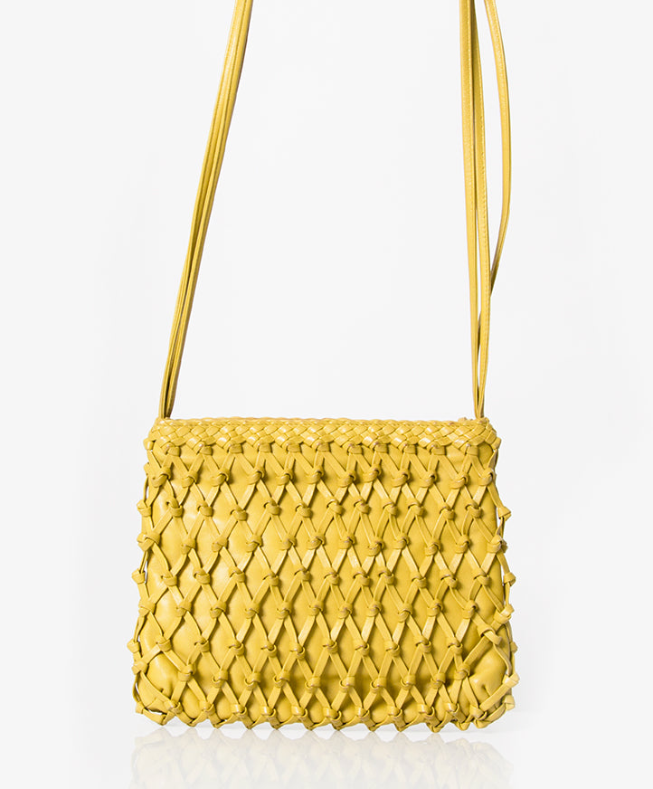 koop 2de hands designer vintage chanel oker gewoven schoudertasje 100% betrouwbaar en echt