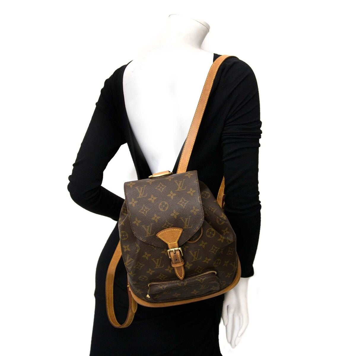 Buy an authentic secondhand Louis Vuitton Monogram Montsouris MM Backpack at the right price at LabelLOV vintage webshop. Safe and secure online shopping.