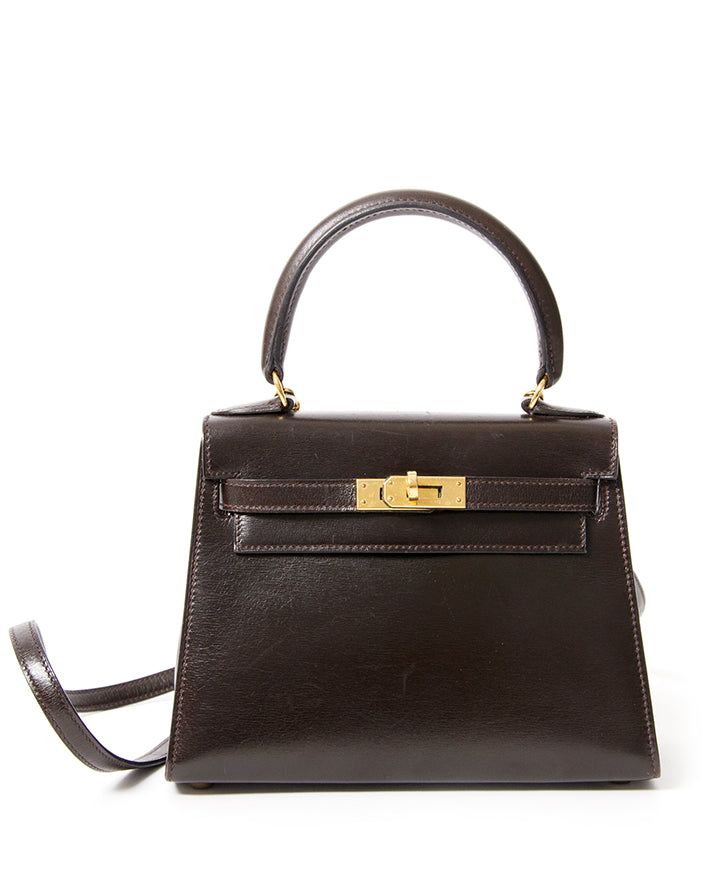 Vintage Authentic Hermès Kelly Mini Boxcalf Brown GHW With Strap. Buy and sell authentic secondhand Hermes at the right price at LabelLOV vintage webshop. Safe and secure online shopping. Koop authentieke tweedehands Hermes.