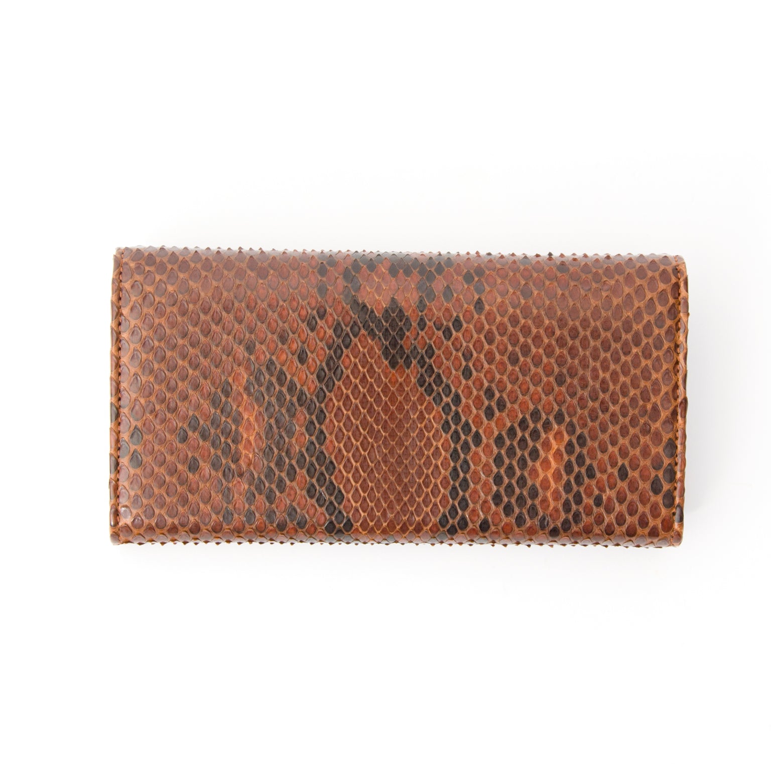 Gucci Brown Python Portemonee, Voor designer merken zoals Louis Vuitton, Hermes, Chanel, Delvaux en anderen bezoek de online platform Labellov. De website biedt een veilige en betrouwbare platform voor het kopen en verkopen van nieuwe en tweedehands luxe