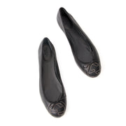 Gucci Zwarte Leren Ballerina, Labellov biedt een ruime selectie aan nieuwe en tweedehands luxe handtassen met de juiste prijs. Bezoek de online platform voor een veilige en betrouwbare winkelervaring.